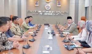 f29a8a55-05e0-4642-aa8e-fffe7f974527 Jaga Lahan Pertanian, Menteri Nusron Minta LP2B Sulut Dipertahankan di Atas 87%