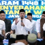 Peringatan 1 Muharam, Menteri Nusron Serahkan 243 Sertipikat Wakaf di Semarang