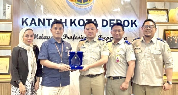 Kantah Depok Resmi Serahkan 3 Sertipikat Hak Atas Tanah PT Tirta Asasta Kantah Depok Resmi Serahkan 3 Sertipikat Hak Atas Tanah PT Tirta Asasta