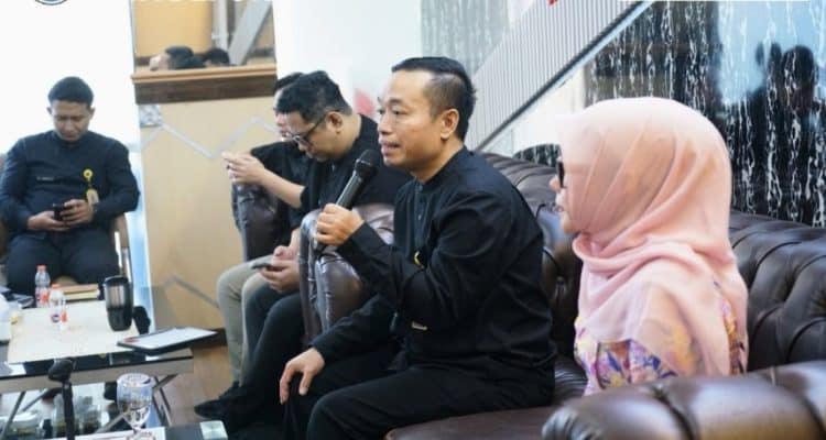 Screenshot Kantah Depok Beri Penghargaan Pegawai Teladan dan Dorong Percepatan PTSL