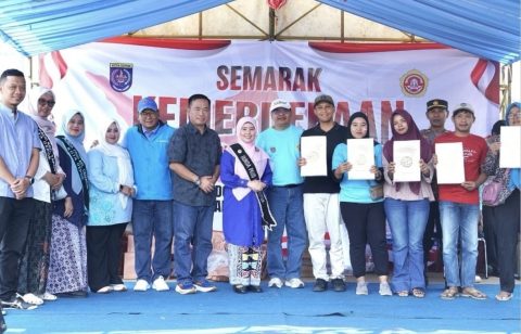 Puncak Peringatan HUT ke-81 RI di Cimpaeun Diwarnai Penyerahan 71 Sertipikat PTSL