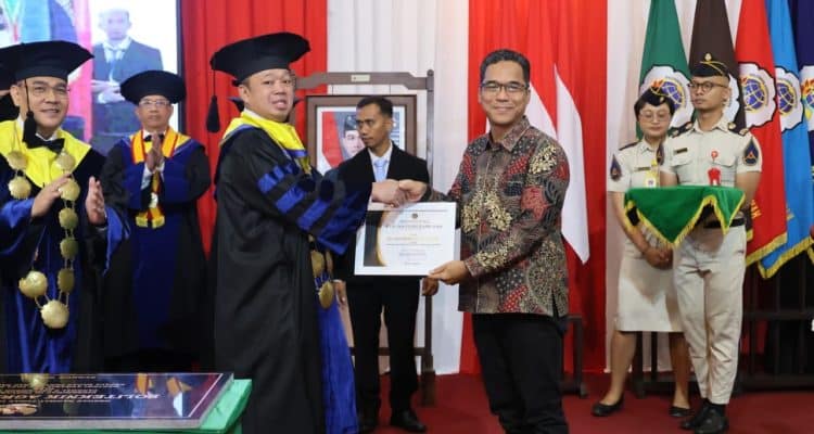 efee4616-f779-425b-8ae0-a47f5fe804cf Nusron Wahid Wisuda 568 Lulusan Politeknik Agraria STPN Tahun Akademik 2025/2026